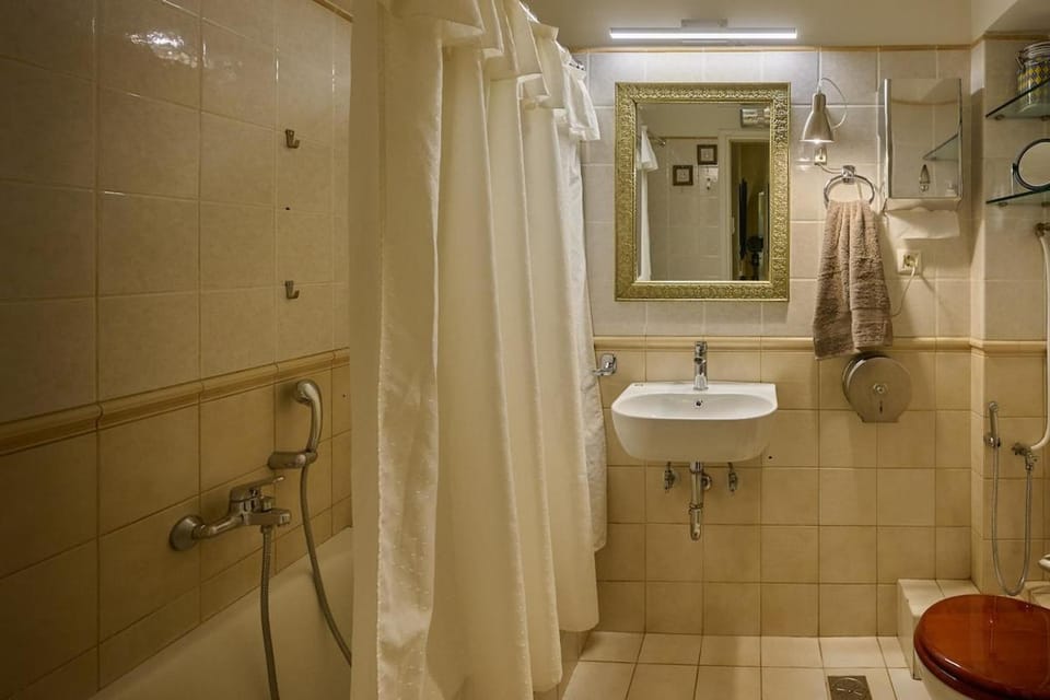 Shower, Bath
