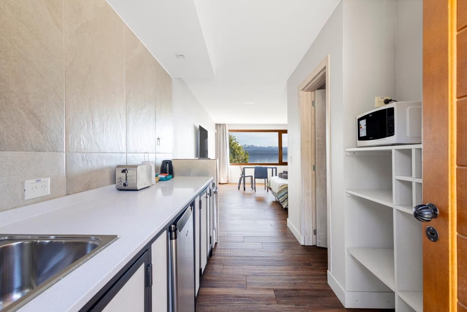 TV and multimedia, Kitchen or kitchenette, microwave, oven