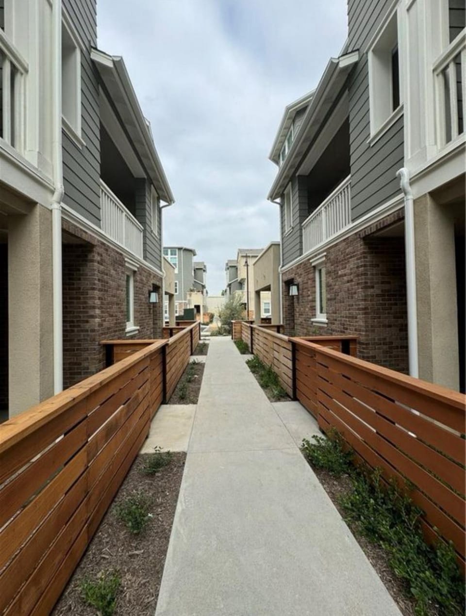 Property building, Day, Balcony/Terrace, Street view