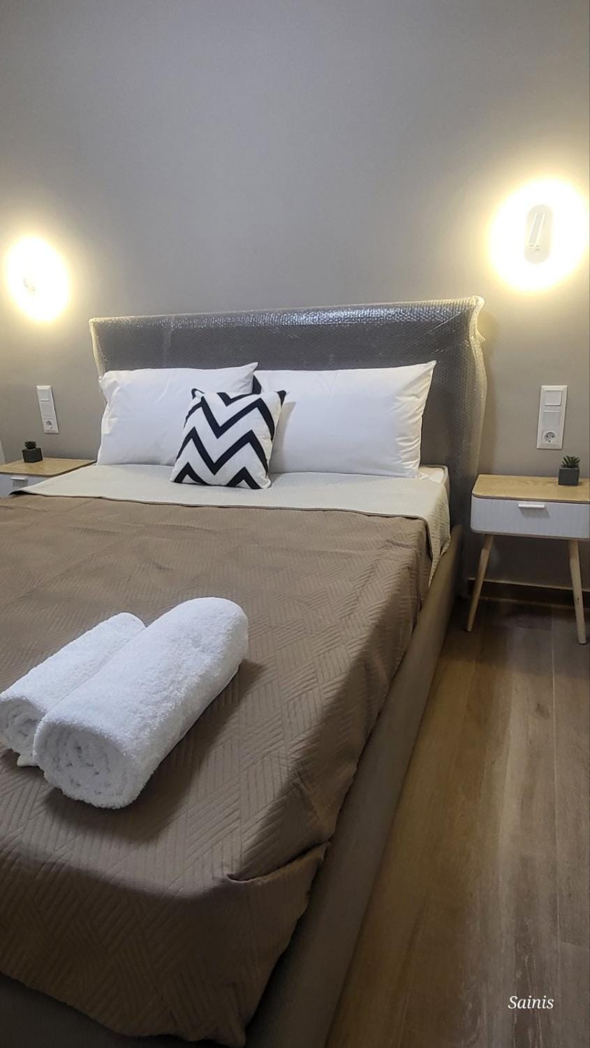 Bedroom, City view, Landmark view, Sea view