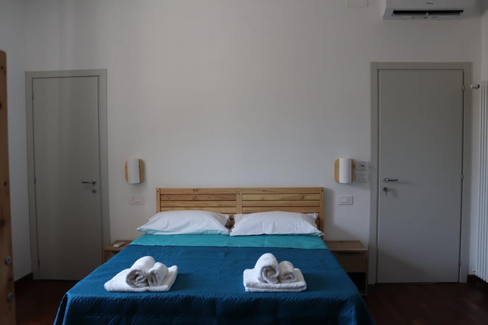 Bed, Photo of the whole room, Bedroom, towels, air conditioner