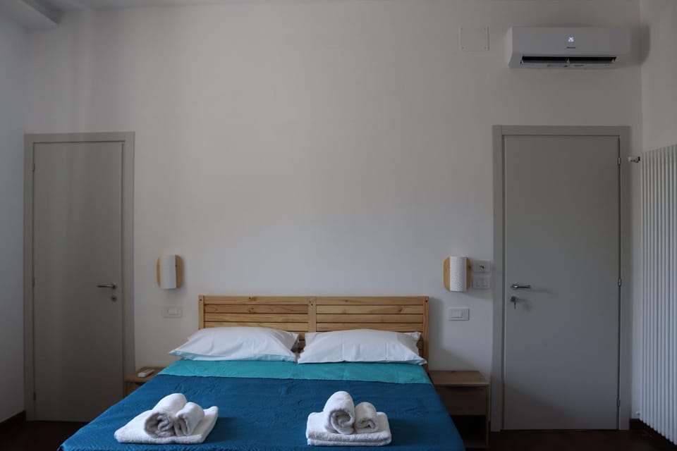 Bed, Photo of the whole room, Bedroom, towels, air conditioner