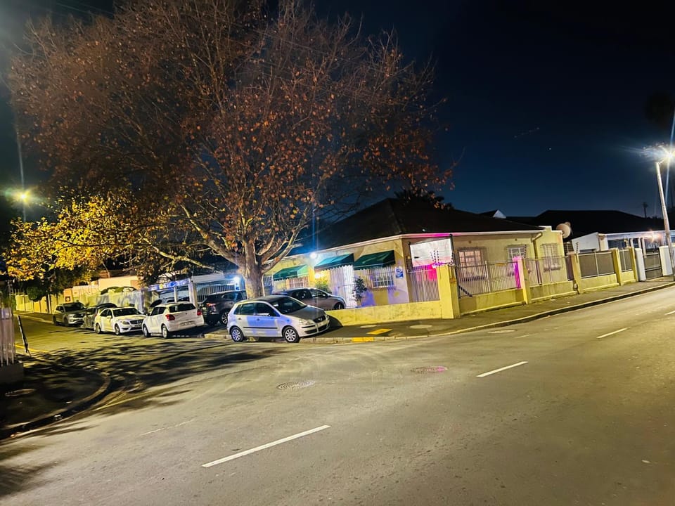De-Villa Guesthouse Bed and Breakfast in Cape Town