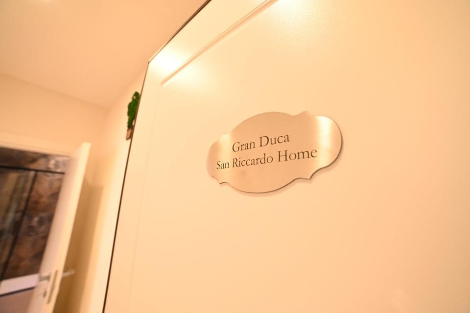 Gran Duca San Riccardo Luxury House VICINO AEROPORTO BRINDISI Check in H24 - with free private Parking Apartment in Brindisi