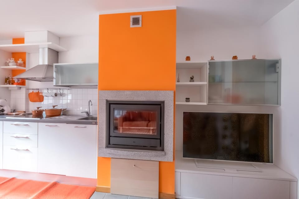 Happy Guest Apartments - Casa Alpi Orange Apartment in Province of Brescia