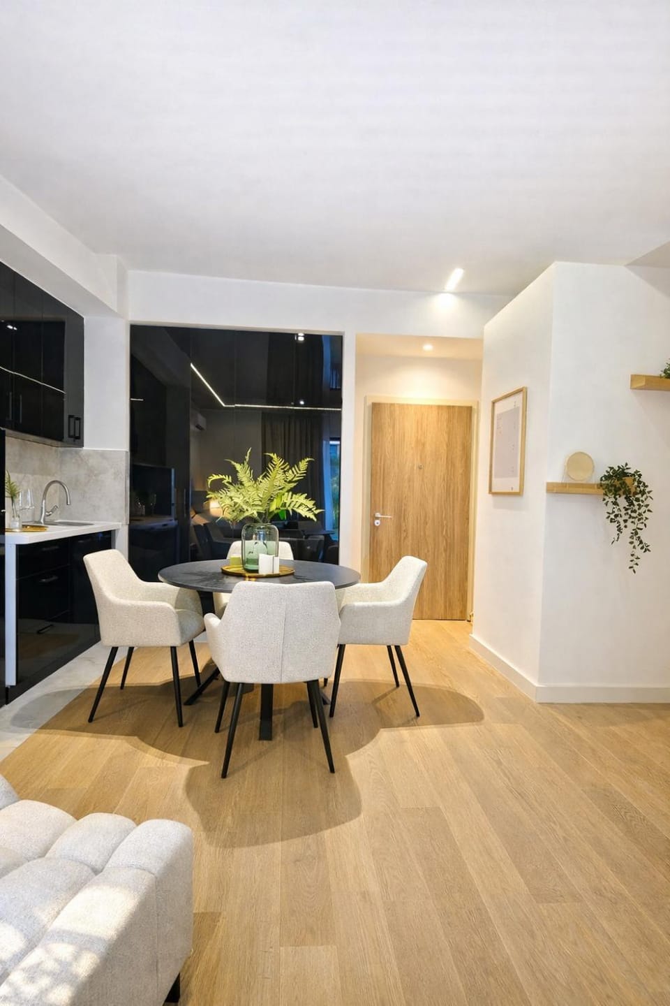 TV and multimedia, Living room, Seating area, Dining area