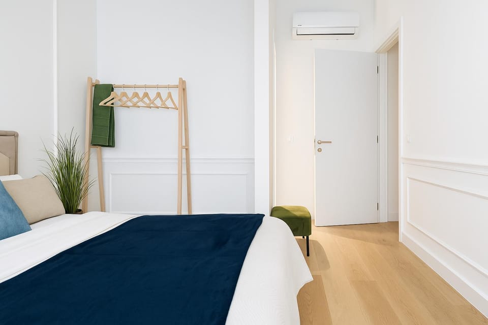 Bed, Photo of the whole room, Bedroom, wardrobe, air conditioner