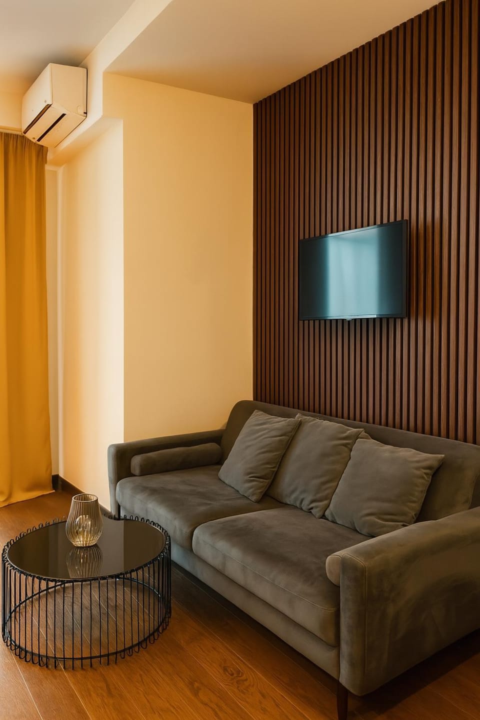 TV and multimedia, Living room, Seating area, air conditioner