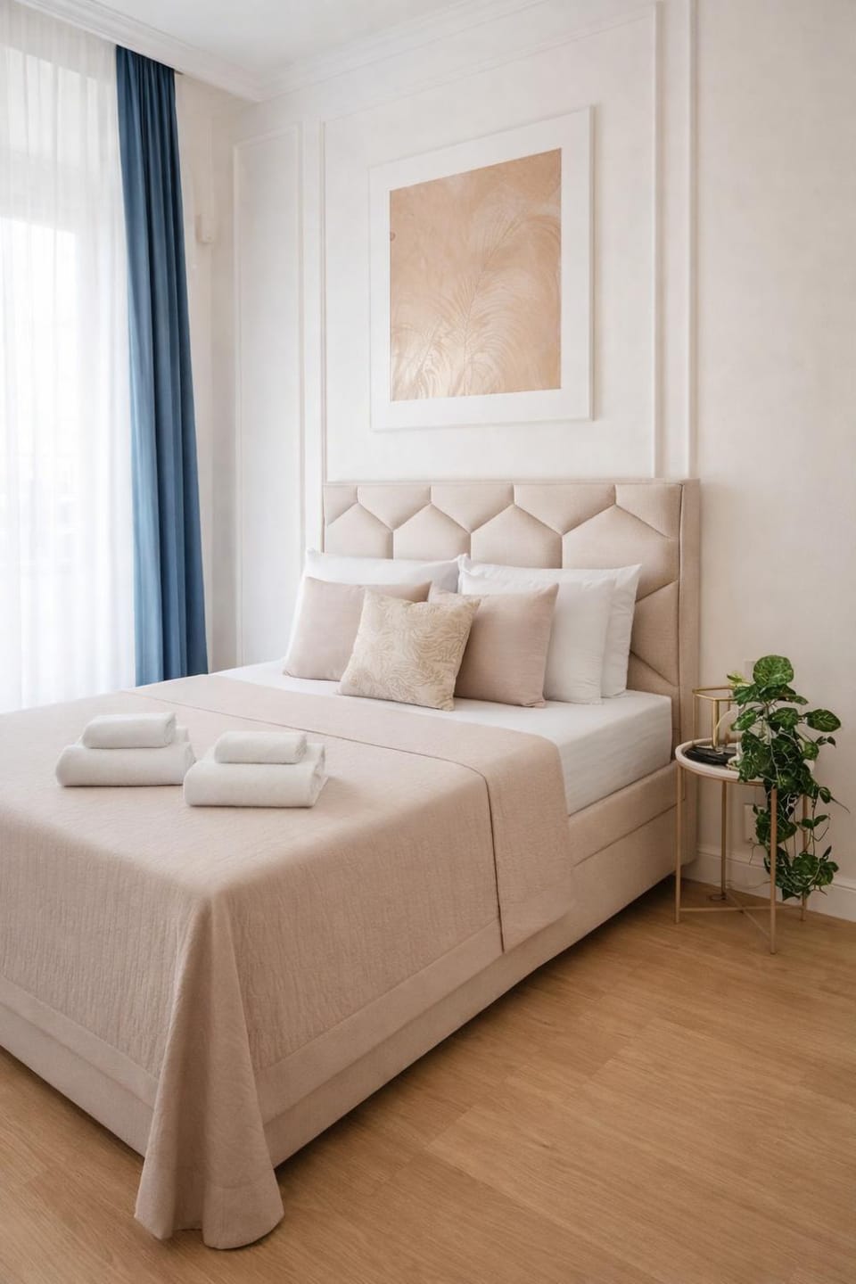 Bed, Photo of the whole room, Bedroom, towels