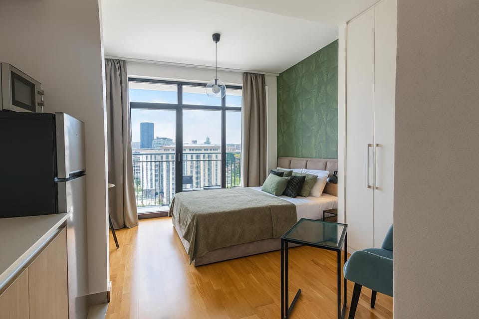 Communal lounge/ TV room, Bed, TV and multimedia, View (from property/room), Balcony/Terrace, Living room, Photo of the whole room, Seating area, Evening entertainment, Bedroom, wardrobe