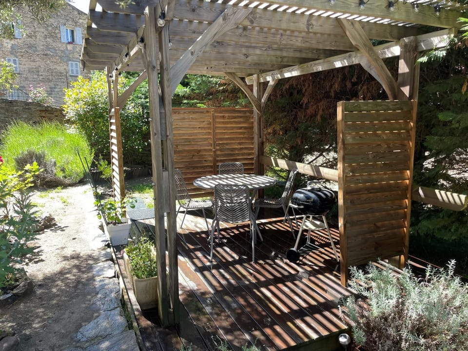 Patio, Dining area