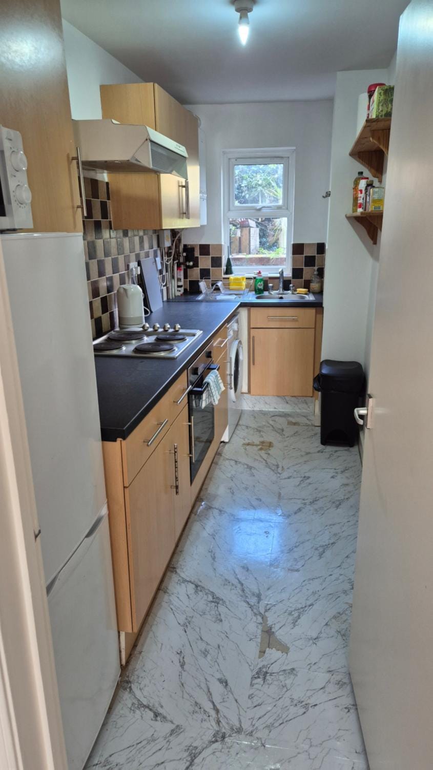 Kitchen or kitchenette, oven, stove