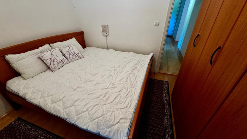 Bed, Photo of the whole room, Bedroom, wardrobe