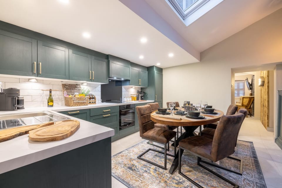 Kitchen or kitchenette, Seating area, Dining area, dishwasher, oven, stove, toaster