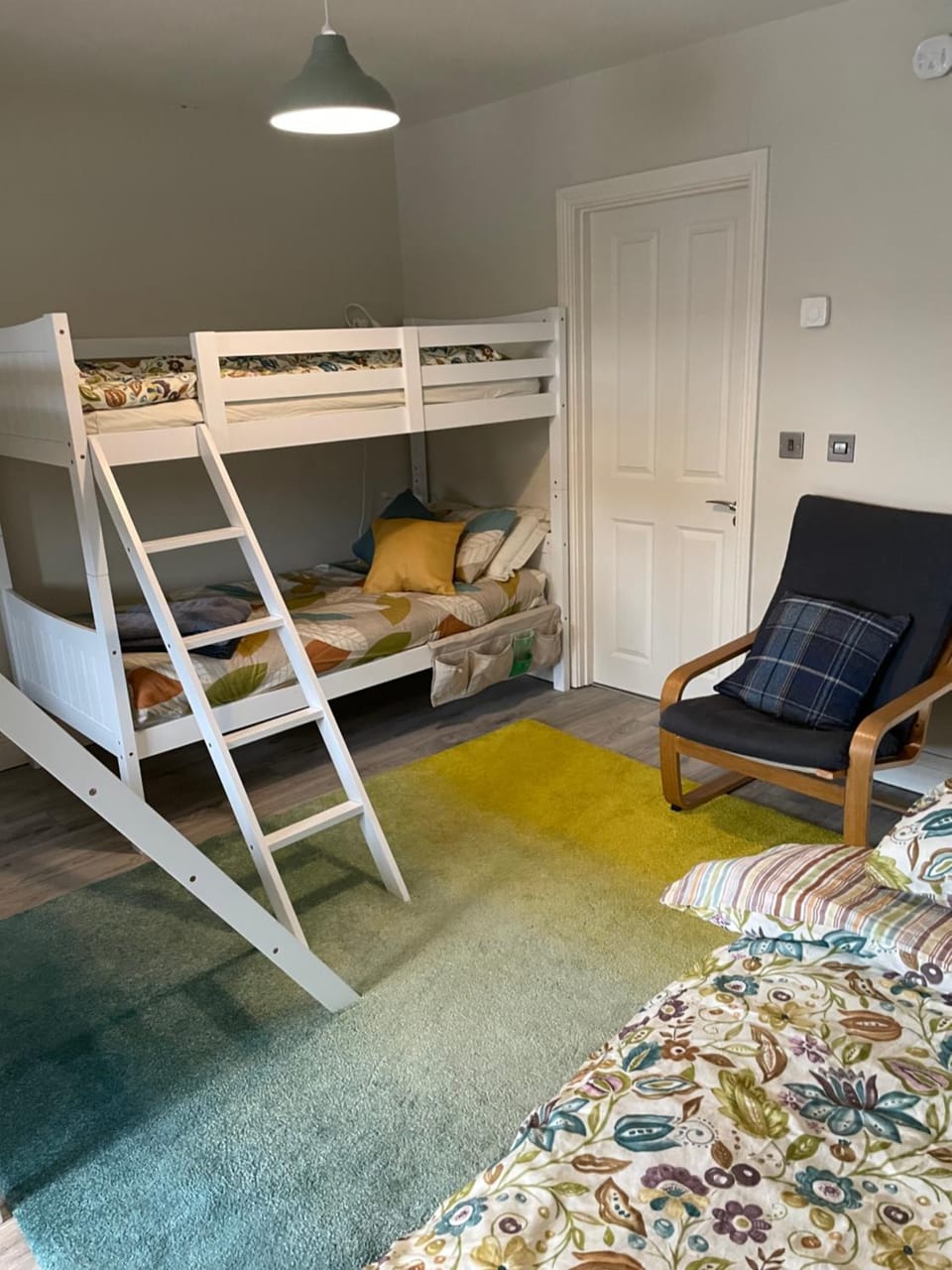 Spacious, modern room for families in a shared family home Vacation rental in Dublin