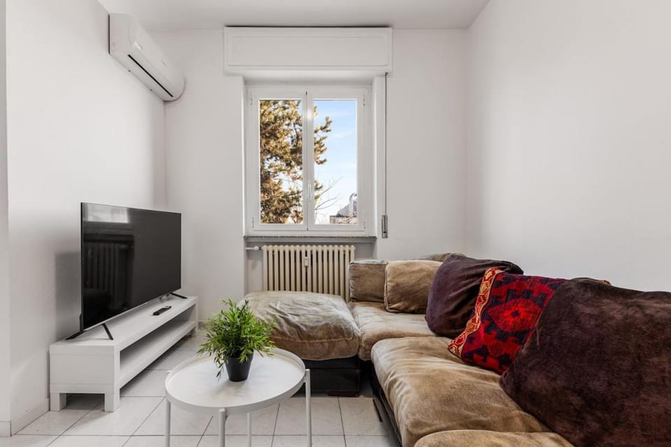 Bright apartment near Milan and Linate AC Apartment in Milan