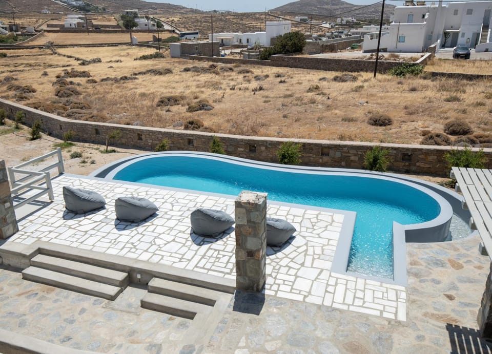 Day, Natural landscape, Pool view, Swimming pool, sunbed