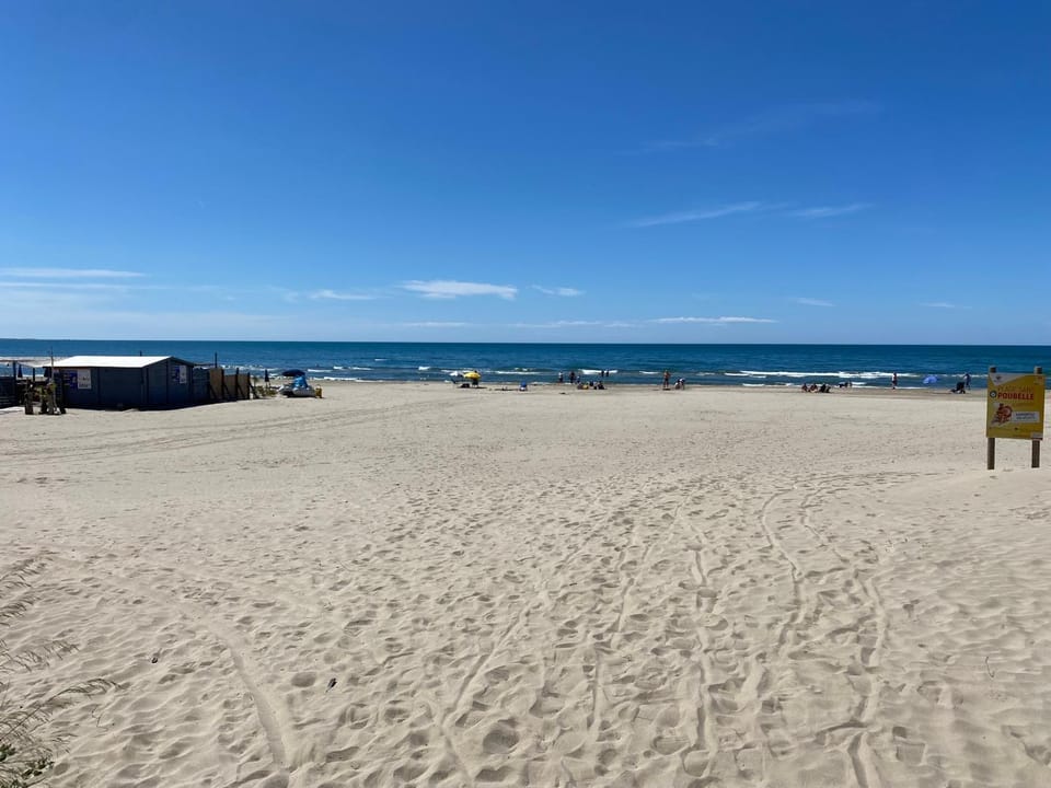 Appartement à la Grande Motte à 50m de la plage Apartment in La Grande-Motte