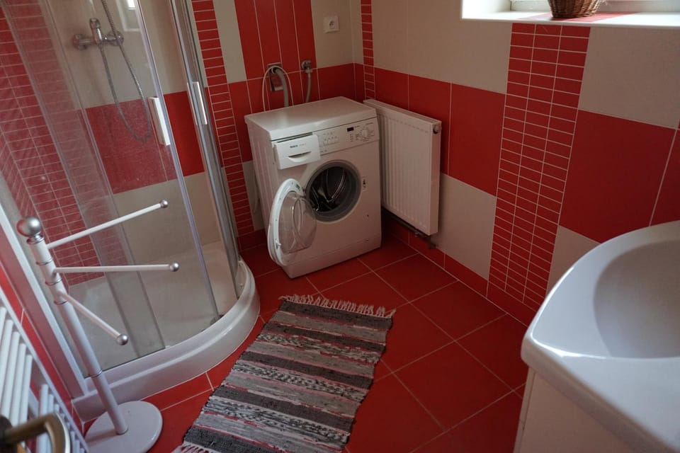 Shower, Toilet, Bathroom, washing machine