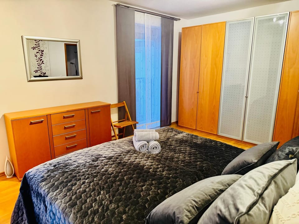 Bedroom, wardrobe