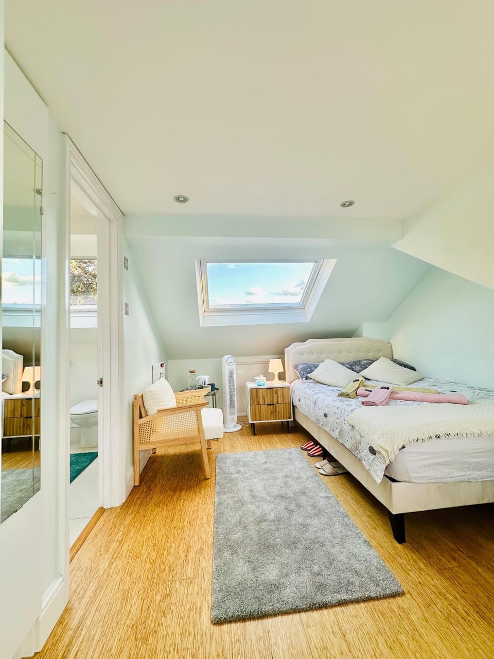 Photo of the whole room, Bedroom