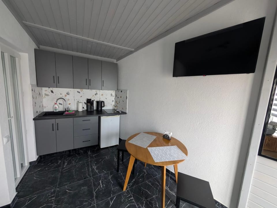 Dining area, kitchen