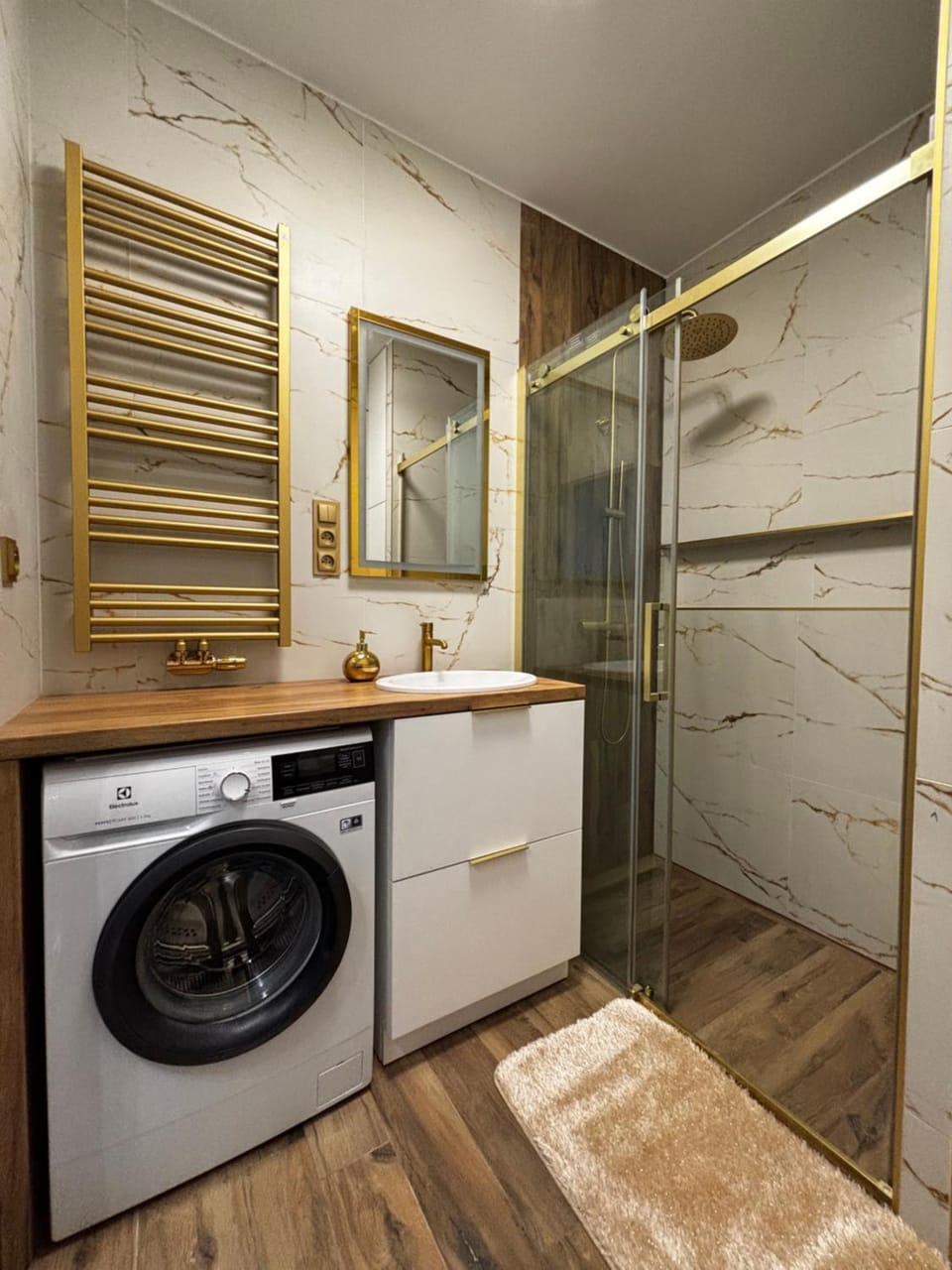 Bathroom, washing machine