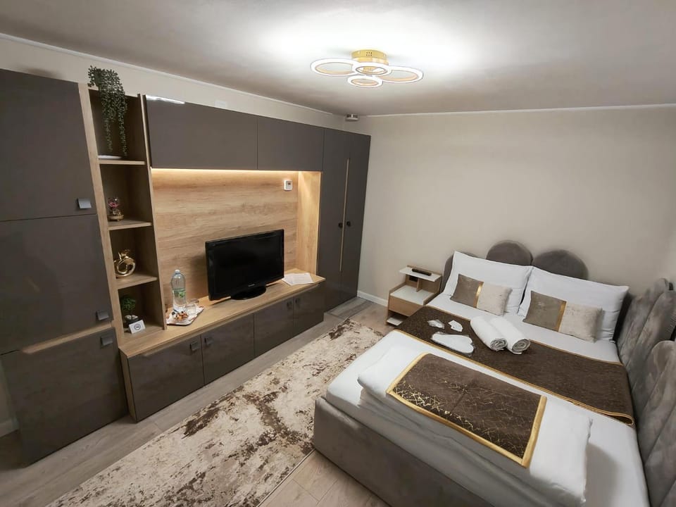 Communal lounge/ TV room, Bedroom, internet, towels