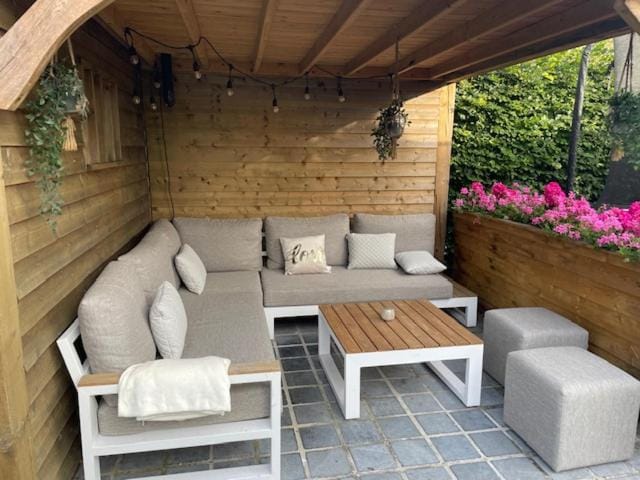 Garden, Seating area