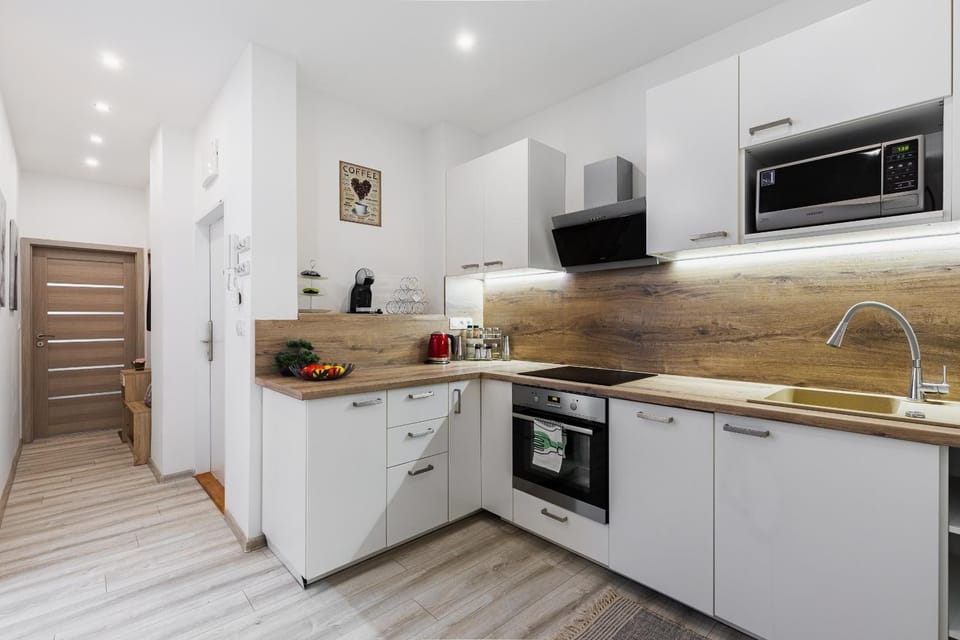 Kitchen or kitchenette, dishwasher, oven, stove