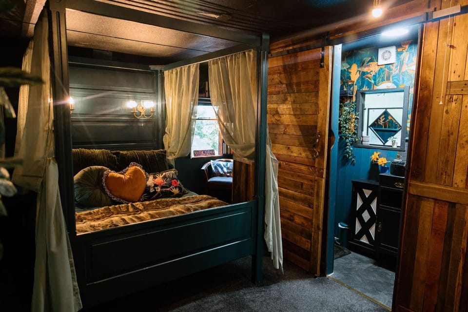 Bed, Bathroom, Bedroom