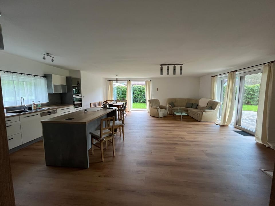 Kitchen or kitchenette, Living room, Seating area, Dining area, stove