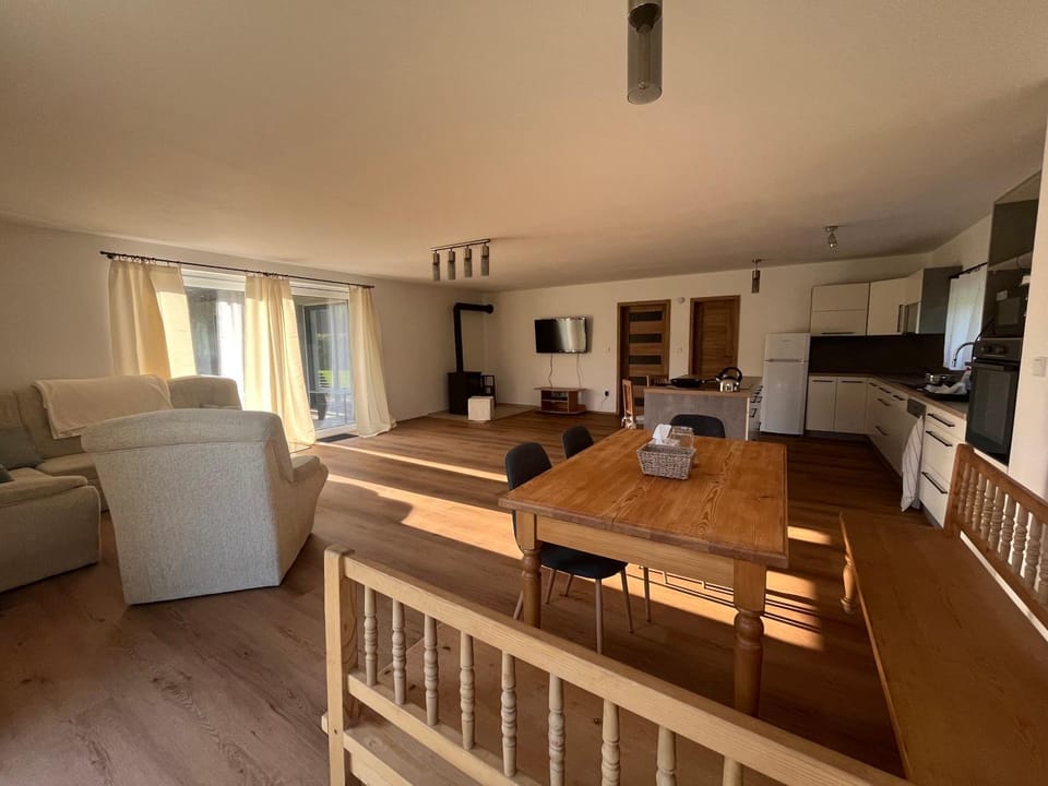 Kitchen or kitchenette, Living room, Seating area, Dining area, oven, stove