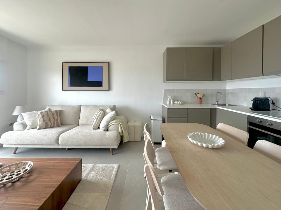 Kitchen or kitchenette, Living room, Dining area
