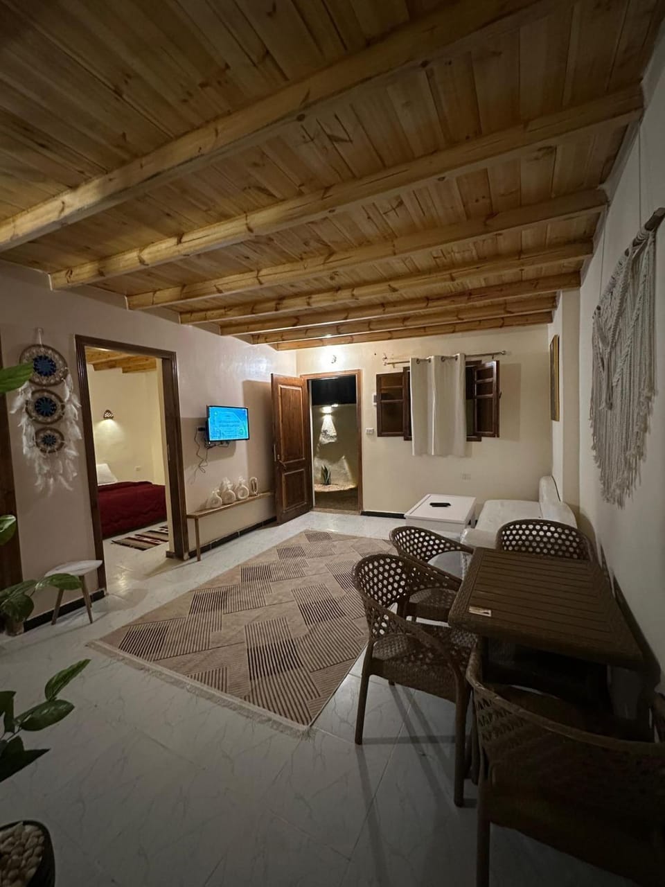 Communal lounge/ TV room, TV and multimedia, Living room, Seating area, Dining area