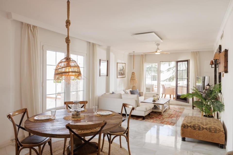 Living room, Dining area