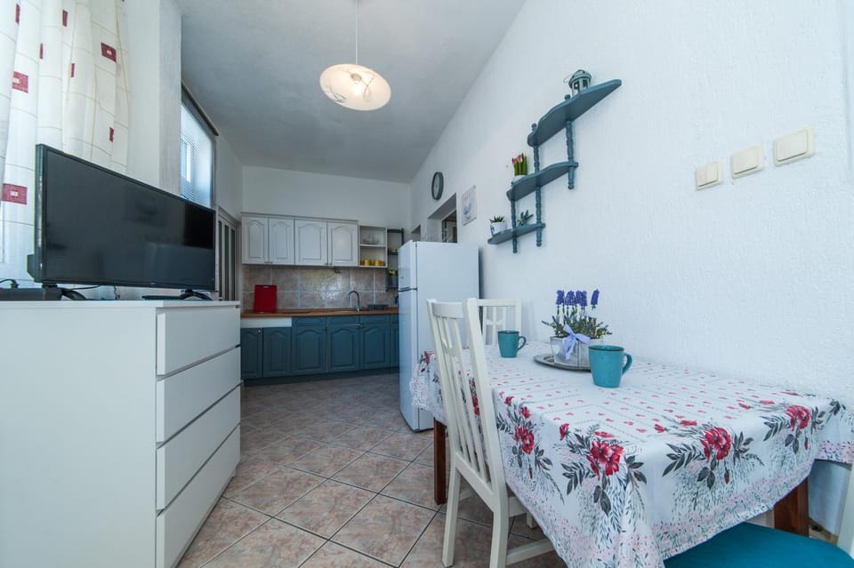 TV and multimedia, Dining area