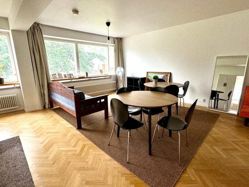 Unique House with 8 beds only 10 min from the airport and 350 m from train Bed and Breakfast in Uusimaa