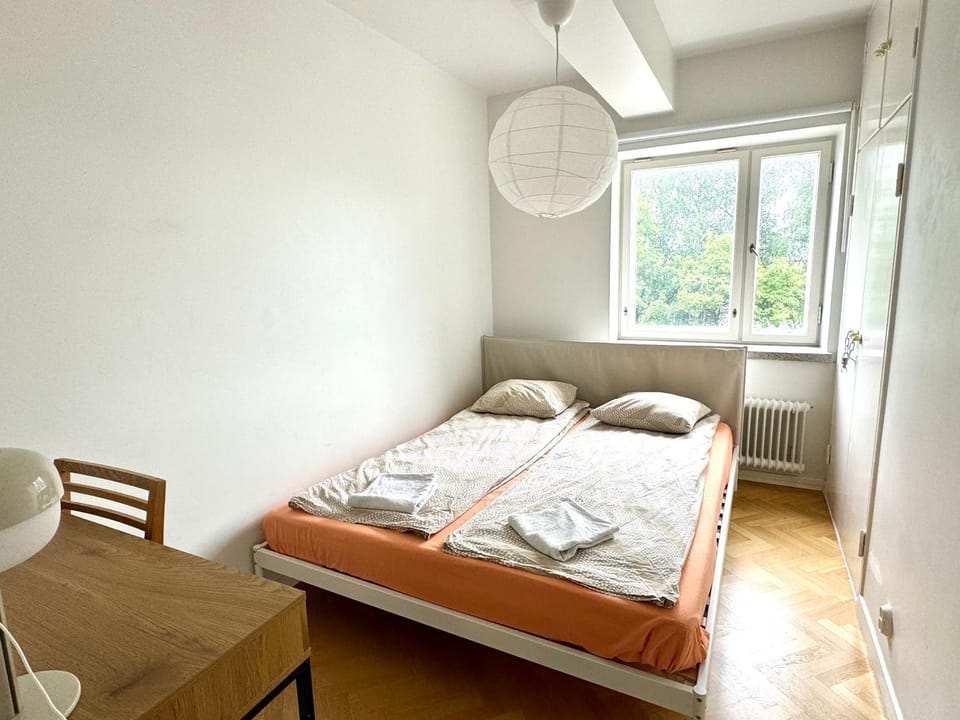 Unique House with 8 beds only 10 min from the airport and 350 m from train Bed and Breakfast in Uusimaa