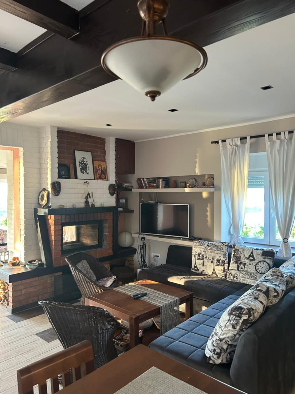 TV and multimedia, Living room, Seating area