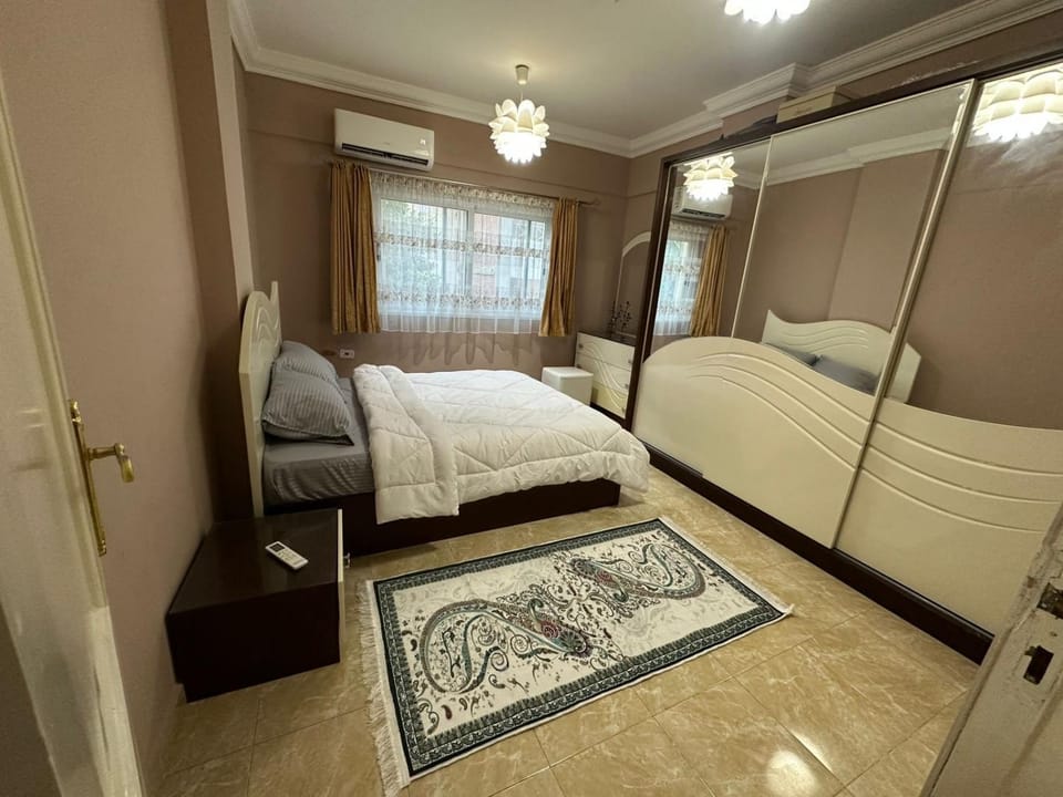 Bed, Photo of the whole room, wardrobe