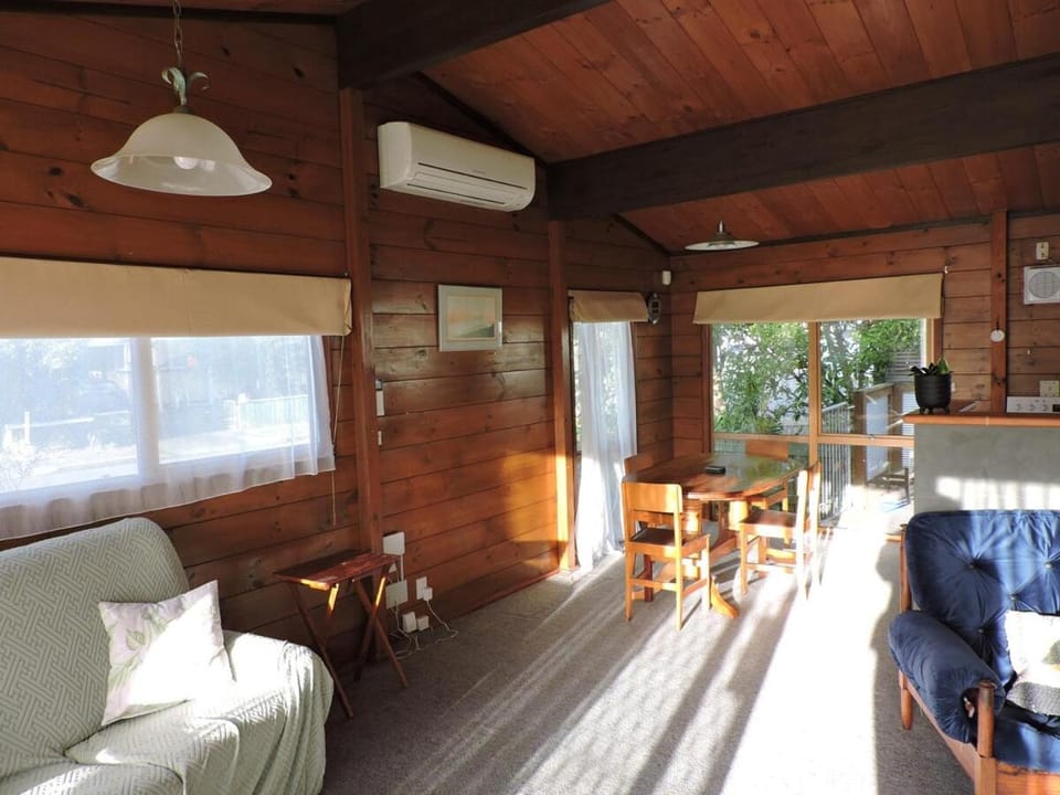 Living room, Seating area, air conditioner