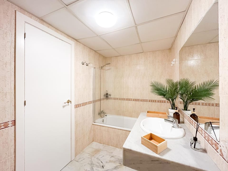 Bathroom, Bath, hair dryier, towels