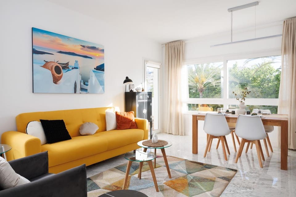 Living room, Seating area, Dining area
