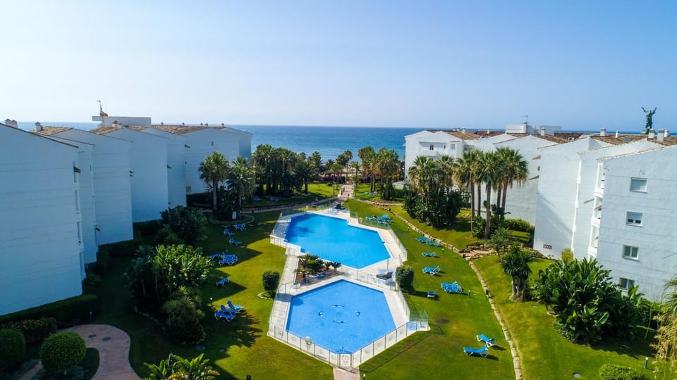 Property building, Bird's eye view, Beach, Beach, Swimming pool