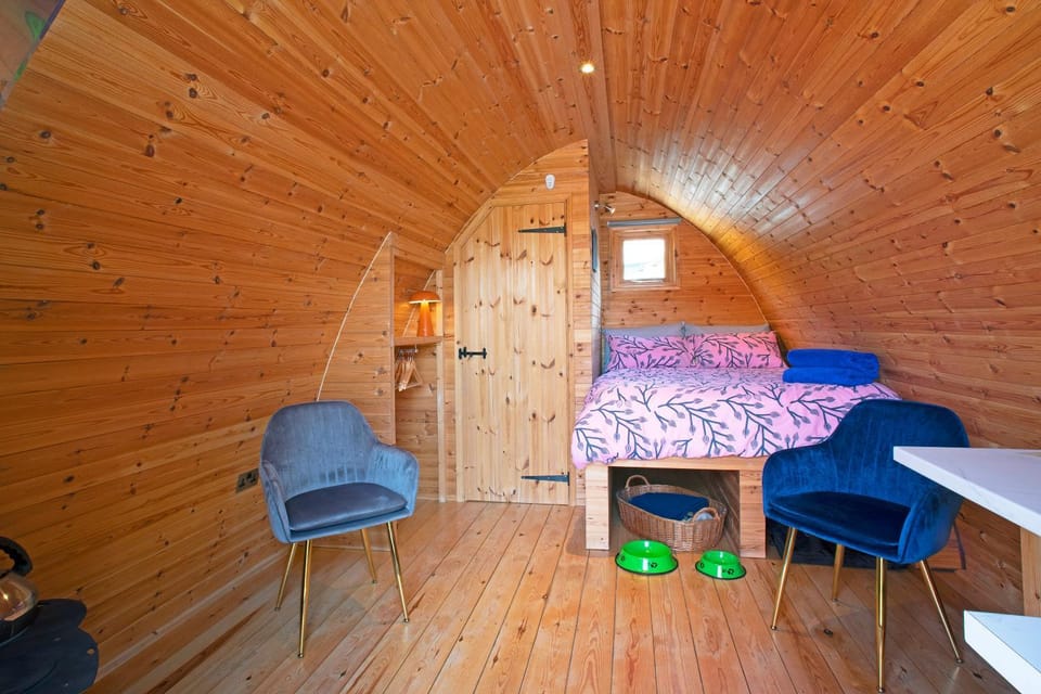 Bed, View (from property/room), Living room, Seating area, Bedroom, fireplace, pet friendly, wardrobe
