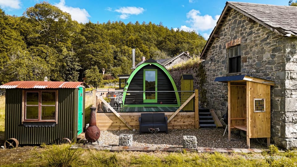 Property building, Spring, Day, BBQ facilities, View (from property/room), Garden view, fireplace, pet friendly