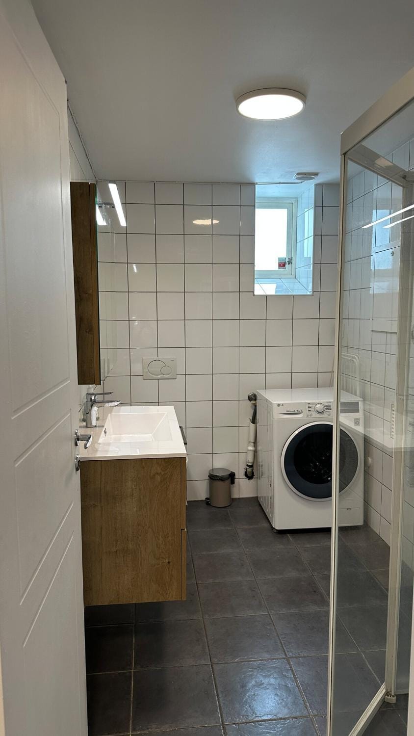 Shower, Toilet, Bathroom, towels, washing machine, dryer