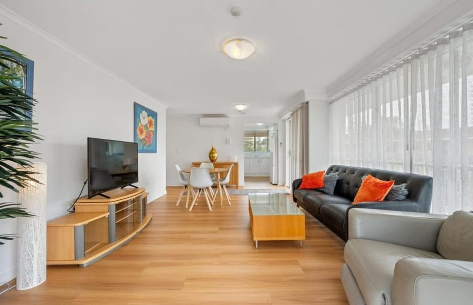 BnbHub Beachside Apartments Apartment in Surfers Paradise