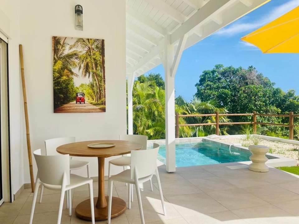 Patio, View (from property/room), Balcony/Terrace, Dining area, Pool view, Swimming pool, Swimming pool
